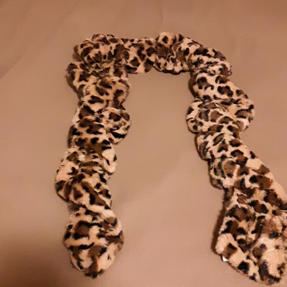 lepard faux fur scarf